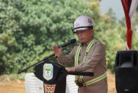 Gubernur Jambi Dr. H. Al Haris, S.Sos, MH, saat mwenyampaikan sambutan dan arahanya di acara peletakan batu pertama RSU Bukit Tengah-Kerinci.( poto : bicarajambi.com )