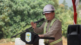 Gubernur Jambi Dr. H. Al Haris, S.Sos, MH, saat mwenyampaikan sambutan dan arahanya di acara peletakan batu pertama RSU Bukit Tengah-Kerinci.( poto : bicarajambi.com )