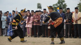 Gubernur Jambi Dr. H. Al Haris, S.Sos., M.H. menghadiri Kenduri Sko Lima Desa Tanjung Pauh Mudik di Kecamatan Danau Kerinci Barat, Kabupaten Kerinci, Minggu (5/7/2026).( poto : istimewa)