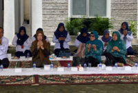 Ketua Tim Penggerak PKK Provinsi Jambi Hj. Hesnidar Haris menghadiri kegiatan Pojok Berkah di Telanaipura.(poto: istimewa).