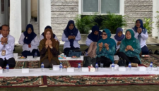 Ketua Tim Penggerak PKK Provinsi Jambi Hj. Hesnidar Haris menghadiri kegiatan Pojok Berkah di Telanaipura.(poto: istimewa).
