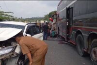 Kecelakaan Bus Al Hijrah  terjadi di Jalan Lintas Tebo–Bungo, tepatnya di depan kompleks perkantoran Pemerintah Kabupaten Tebo, Provinsi Jambi, Senin (6/7/2026).( poto :jambiprima.com)