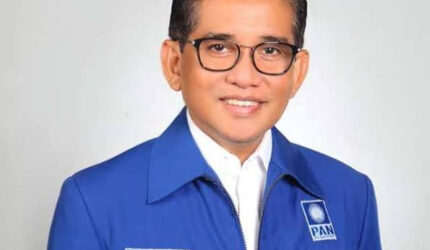 Anggota DPR RI Dapil Jambi H. A. Bakri meninggal dunia di RS Siloam Lippo Village. Simak jadwal pelepasan jenazah dan lokasi pemakamannya di sini.