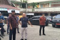 Bupati Bungo H. Dedy Putra berbincang dengan Staf Ahli Bupati Sofyan saat meninjau progres penataan kawasan Taman Puspa Ragam dan sekitar Mal Pelayanan Publik (MPP), Sabtu (25/7/2026). (poto: jambiprima.com).