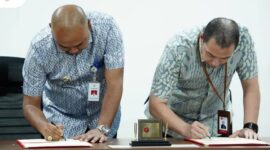 Bupati Tebo Agus Rubiyanto menandatangani Nota Kesepakatan Sinergi (NKS) bersama BRIN di Kantor BRIN, Jakarta, Selasa (14/7/2026).(poto: jambiprima.com).