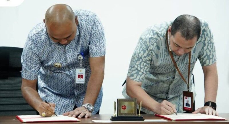 Bupati Tebo Agus Rubiyanto menandatangani Nota Kesepakatan Sinergi (NKS) bersama BRIN di Kantor BRIN, Jakarta, Selasa (14/7/2026).(poto: jambiprima.com).