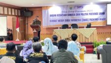 Ketua DPD Partai Gerindra Provinsi Jambi, Dr. Ir. HAR Sutan Adil Hendra, MM (SAH), menyampaikan klarifikasi istilah londo ireng.(poto: jamberita.com).