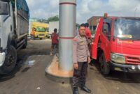 Personel Polsek Tebo Ilir saat mengecek ketersediaan stok BBM di SPBU Sungai Bengkal, Rabu (15/7/2026).(poto: jambiprima.com).
