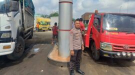Personel Polsek Tebo Ilir saat mengecek ketersediaan stok BBM di SPBU Sungai Bengkal, Rabu (15/7/2026).(poto: jambiprima.com).
