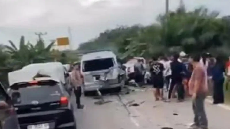 Insiden kecelakaan lalu lintas yang merenggut korban jiwa kembali terjadi di ruas Jalan Lintas Timur (Jalintim) Jambi-Palembang, Sumatera Selatan.( poto : tribunjambi.com )