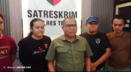 Kasat Reskrim Polres Tebo IPTU Rimhot Nainggolan memberikan keterangan terkait penanganan dua laporan polisi atas keributan yang viral di Desa Teluk Langkap, Kecamatan Sumay.(poto: jambiprima.com).