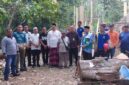 Wakil Bupati Bungo Ust. Tri Wahyu Hidayat bersama Forkopimda, perangkat daerah, dan keluarga korban berfoto bersama usai menyerahkan bantuan.(poto: jambiprima.com).