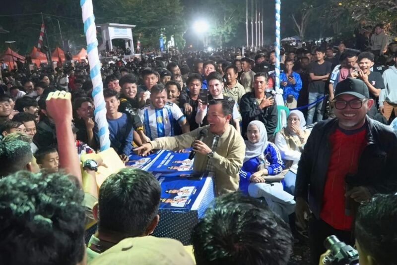 Pemerintah Provinsi Jambi sukses menggelar acara Nobar Piala Dunia 2026 di depan Lapangan Kantor Gubernur Jambi Al Haris.(poto: jamberita.com).