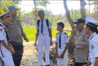 ersonel Polsek Kawasan Pelabuhan Polres Tanjung Jabung Barat memberikan edukasi dan imbauan kepada para pelajar tentang bahaya geng motor, balap liar, narkoba.(poto: jambiprima.com).