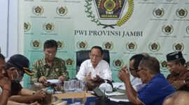 Ketua PWI Jambi Ridwan Agus meminta seluruh pengurus segera menjalankan program sesuai bidang masing-masing.( poto ; halojambi.com )