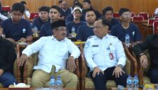 Bupati Tanjabbar Anwar Sadat edukasi nelayan lewat SLCN BMKG. Pelajari cara baca cuaca ekstrem demi keselamatan dan efisiensi melaut di Jambi.(poto: jambiekspres).