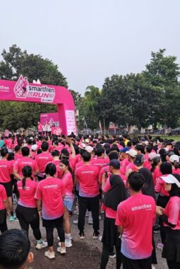 Ribuan Pelari Padati Pusat Kota Jambi Ikuti Smartfren Run 5K