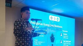 Dr. Pahmi SY, M.Si., memberikan sambutan sekaligus membuka kegiatan Peningkatan Kompetensi Bendahara di Amphiteater Lantai 4 Gedung Rektorat UIN STS Jambi, Rabu (22/7/2026).(poto: jambiprima.com).