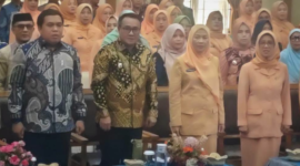 Wali Kota Sungai Penuh Alfin, SH menghadiri acara Pengukuhan DWP Sungai Penuh masa bakti 2024–2029 di Aula Kantor Wali Kota pada Kamis (23/7/2026).(poto: istimewa).