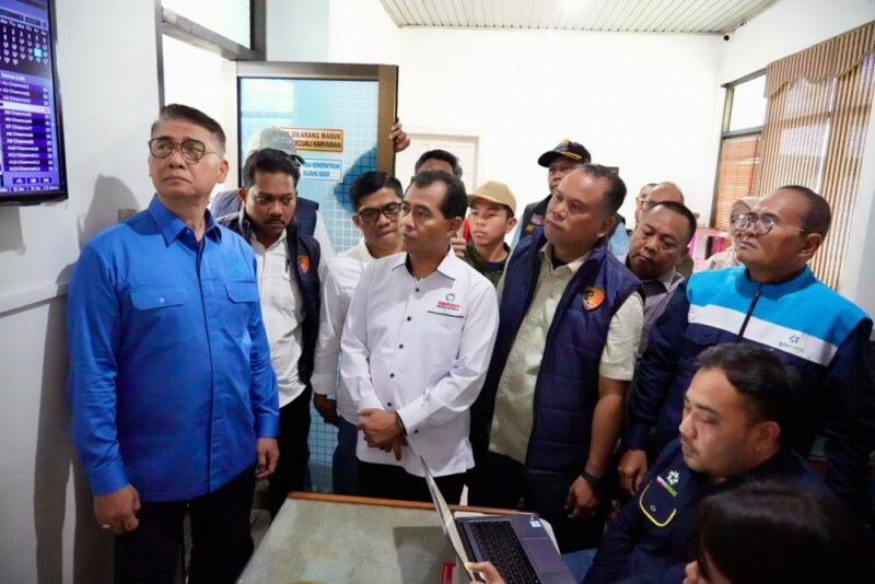 DPR RI), dan Ombudsman Republik Indonesia melakukan pemantauan di sejumlah Stasiun Pengisian Bahan Bakar Umum (SPBU) di Kota Jambi dan Kabupaten Muaro Jambi, Sabtu (11/7/2026). (poto: jamberita.com).