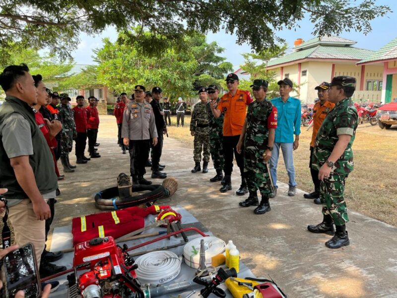 Komandan Korem (Danrem) 042/Garuda Putih Brigjen TNI Nyamin meninjau langsung lima Pos Siaga Karhutla Jambi di Kabupaten Muaro Jambi, Minggu (12/7/2026).(poto; jamberita.com).