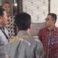 Ketegangan antara sejumlah kontraktor dan Kepala Biro PBJ Provinsi Jambi, M. Ali Zaini.(poto: jamberita.com).