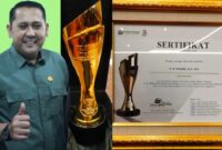 Bupati Merangin H. M. Syukur saat menerima penghargaan Pemred Award dan Pena Emas 2026 sebagai Bupati Terbaik Bidang Komunikasi dan Informasi.(poto: jambiprima.com)