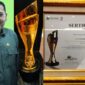 Bupati Merangin H. M. Syukur saat menerima penghargaan Pemred Award dan Pena Emas 2026 sebagai Bupati Terbaik Bidang Komunikasi dan Informasi.(poto: jambiprima.com)
