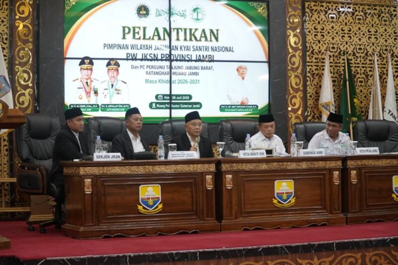 Gubernur Jambi Al Haris menghadiri pelantikan Pengurus Wilayah (PW) Jaringan Kiai dan Santri Nasional (JKSN) Provinsi Jambi beserta jajaran pengurus kabupaten/kota di Ruang Pola Kantor Gubernur Jambi, Rabu (8/7/2026).( poto: jamberita.com).