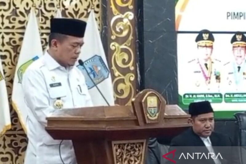 Gubernur Jambi Al Haris saat menyampaikan sambutan di Ruang Pola Kantor Gubernur Jambi, Rabu (8/7/2026).( poto: ANTARA).