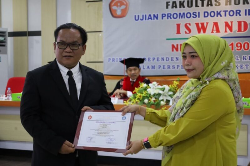 Iswandi, S.H., M.H., dosen tetap Program Studi Ilmu Hukum Fakultas Hukum Universitas Jambi, resmi menyandang gelar doktor ilmu hukum.(poto: jamberita.com)
