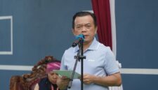 Gubernur Jambi Al Haris secara resmi membuka Turnamen Tenis Alumni Indonesia ke-16 di Lapangan Tenis Kampus Universitas Jambi.(poto: jamberita.com).