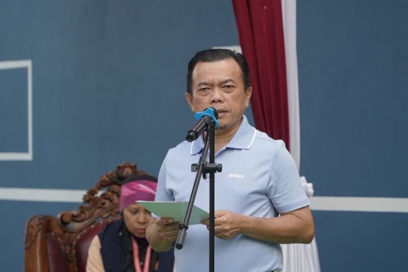 Gubernur Jambi Al Haris secara resmi membuka Turnamen Tenis Alumni Indonesia ke-16 di Lapangan Tenis Kampus Universitas Jambi.(poto: jamberita.com).