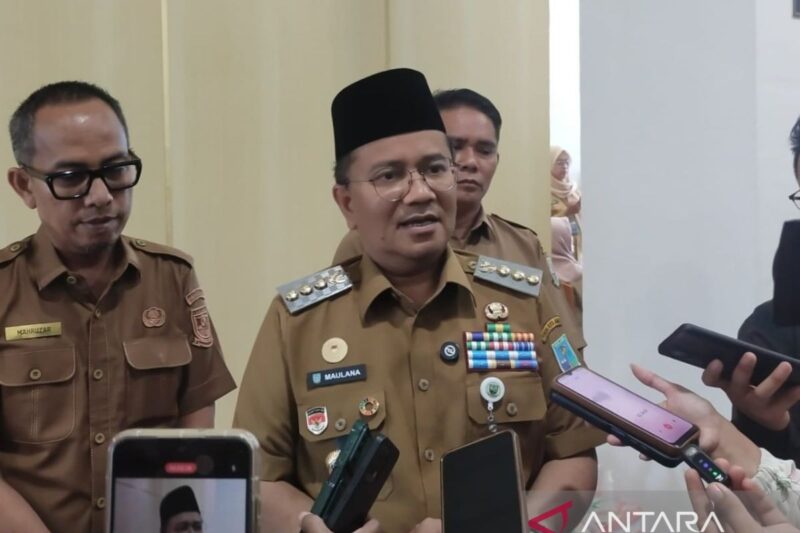 Wali Kota Jambi Maulana saat memberikan keterangan kepada wartawan di Jambi, Selasa (14/7/2026).(poto: ANTARA).