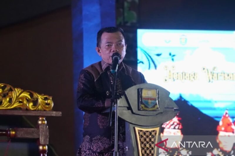 Gubernur Jambi Al Haris saat membuka pekan budaya Jambi elok nian 2026 di Kota Jambi, Jumat malam (17/7/2026).(poto: ANTARA).