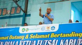 Bupati Bungo H. Dedy Putra, S.H., M.Kn. membuka secara resmi Turnamen Piala Ketua Futsal Kabupaten Bungo di GOR Eks MTQ Lama.(poto: jambiprima.com).