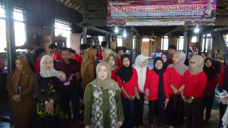 Ketua Dewan Kerajinan Nasional Daerah (Dekranasda) Provinsi Jambi, Hj. Hesnidar Haris, S.E. (Hesti Haris).(poto: jamberita.com).