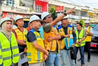 Bupati Bungo H. Dedy Putra bersama tim dari BPPW Ditjen Cipta Karya Kementerian PUPR meninjau langsung progres revitalisasi Taman Pusparagam (Semagor) di Muara Bungo, Sabtu (25/7/2026).(poto: jambiprima.com).