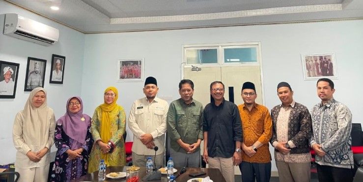 Wakil Rektor UIN STS Jambi bersama Kepala Kanwil Kementerian HAM Provinsi Jambi dan jajaran berfoto bersama usai pertemuan silaturahmi, Kamis (30/7/2026).(poto: jambiprima.com).