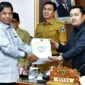 Pemkab Batang Hari resmi menyerahkan rancangan KUA-PPAS APBD 2027.(poto: jamberita.com).