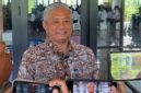 Dr. Filius Chandra, S.E., M.M., bersama seluruh jajaran sivitas akademika menyampaikan ucapan selamat atas pelantikan drg. Iwan Hendrawan, MARS sebagai Direktur RSUD Raden Mattaher.(poto: jamberita.com).