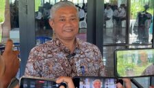 Dr. Filius Chandra, S.E., M.M., bersama seluruh jajaran sivitas akademika menyampaikan ucapan selamat atas pelantikan drg. Iwan Hendrawan, MARS sebagai Direktur RSUD Raden Mattaher.(poto: jamberita.com).