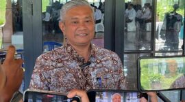 Dr. Filius Chandra, S.E., M.M., bersama seluruh jajaran sivitas akademika menyampaikan ucapan selamat atas pelantikan drg. Iwan Hendrawan, MARS sebagai Direktur RSUD Raden Mattaher.(poto: jamberita.com).