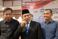 Direktur RSUD Raden Mattaher Jambi, drg Iwan Hendrawan MARS (Tengah), Wadiryan Dr Anton (Kiri), Wadirum Dr Mustarhadi (Kanan).(poto : jamberita.com).