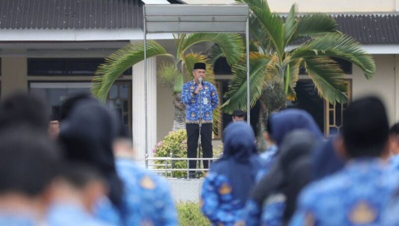 Wakil Bupati Tebo Nazar Efendi memimpin Upacara Hari Kesadaran Nasional di Lapangan Upacara Kantor Bupati Tebo, Senin (20/7/2026).(poto: jambiprima.com).