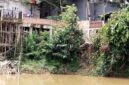 Salah satu bangunan di sungai Batanghari di kec Tebo Ilir.(poto: jambiprima.com).