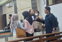 Majelis Hakim Pengadilan Negeri Jambi memimpin sidang korupsi bahan kimia Jambi Perumda Tirta Mayang, Kamis (23/7).(poto: jamberita.com).