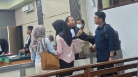 Majelis Hakim Pengadilan Negeri Jambi memimpin sidang korupsi bahan kimia Jambi Perumda Tirta Mayang, Kamis (23/7).(poto: jamberita.com).