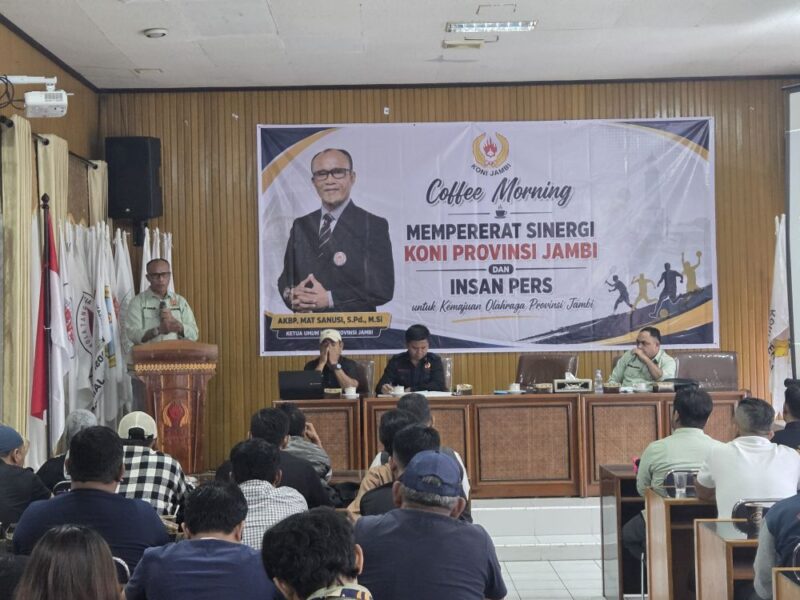 Pengurus KONI Jambi menggelar diskusi santai bertajuk Coffee Morning bersama puluhan jurnalis olahraga pada Jumat (31/7).(poto: jamberita.com).