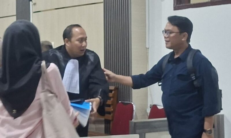 Mantan Direktur Perumda Tirta Mayang Jambi Dwike Riantara menyampaikan kesaksian penting di hadapan Jaksa Penuntut Umum.(poto: jamberita.com).